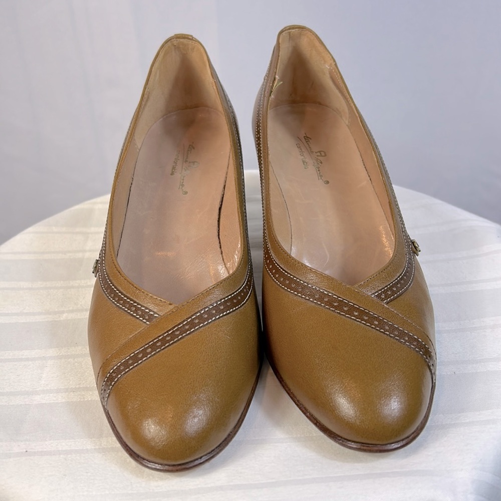 Etienne Aigner Brown Italian Leather 2 in High Heel Shoes Size 38W or 7.5 US. - Picture 2 of 8